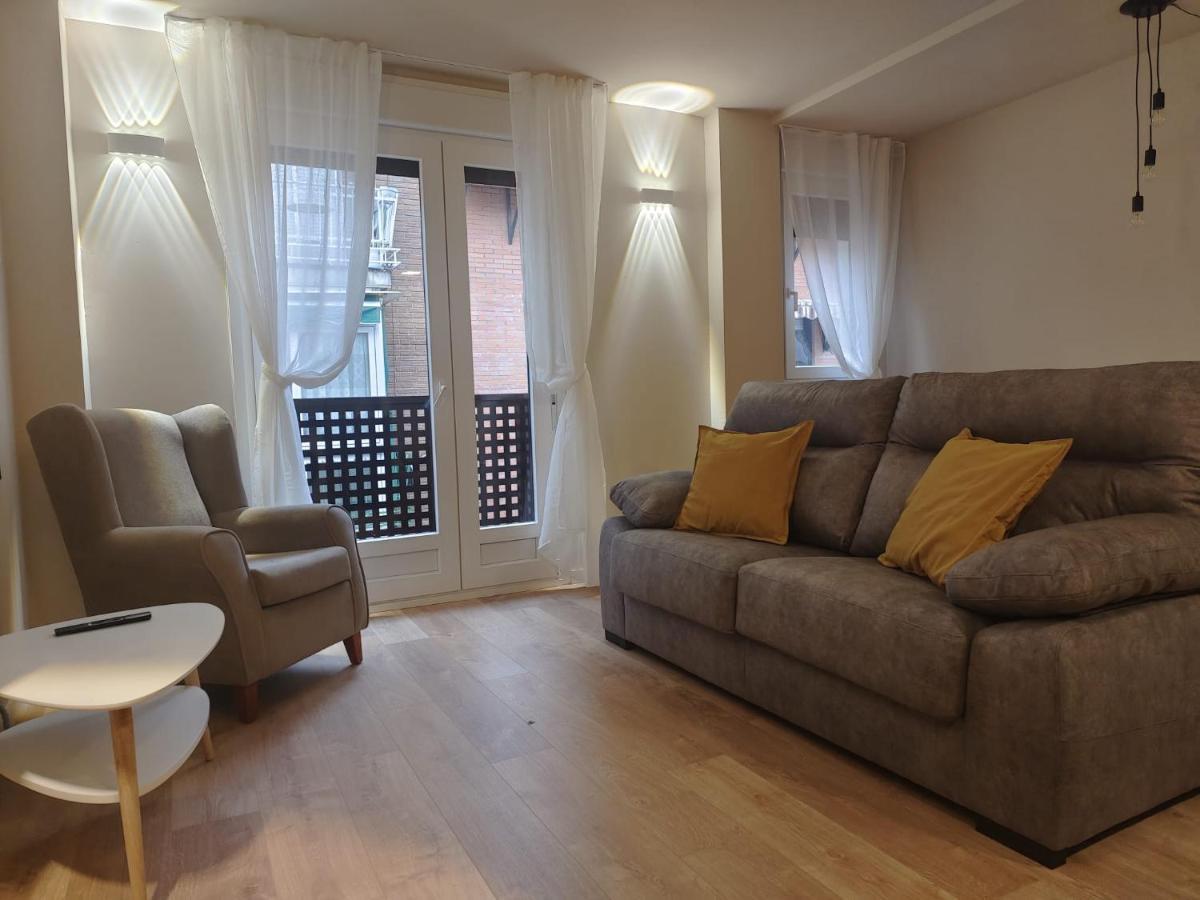 Apartamentos Picasso Алькала-де-Энарес Экстерьер фото