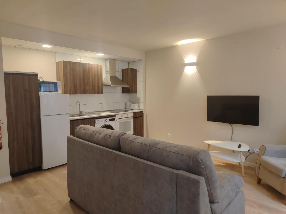 Apartamentos Picasso Алькала-де-Энарес Экстерьер фото