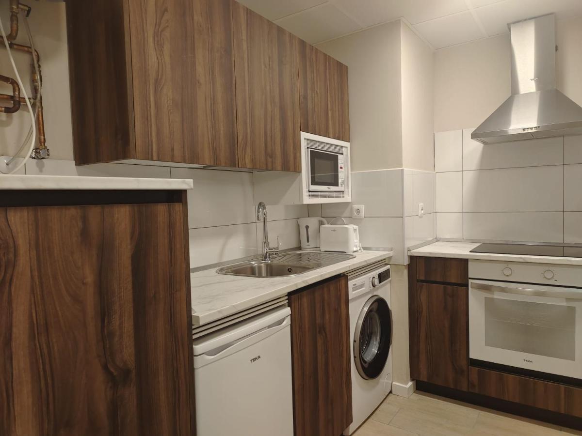 Apartamentos Picasso Алькала-де-Энарес Экстерьер фото